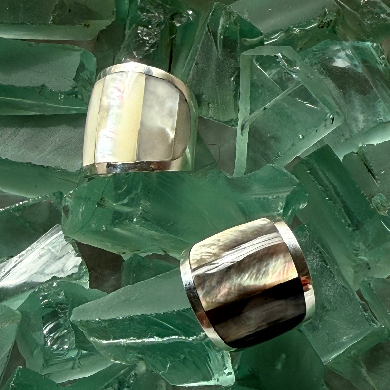 Mother of Pearl Curve Ring - Black or White