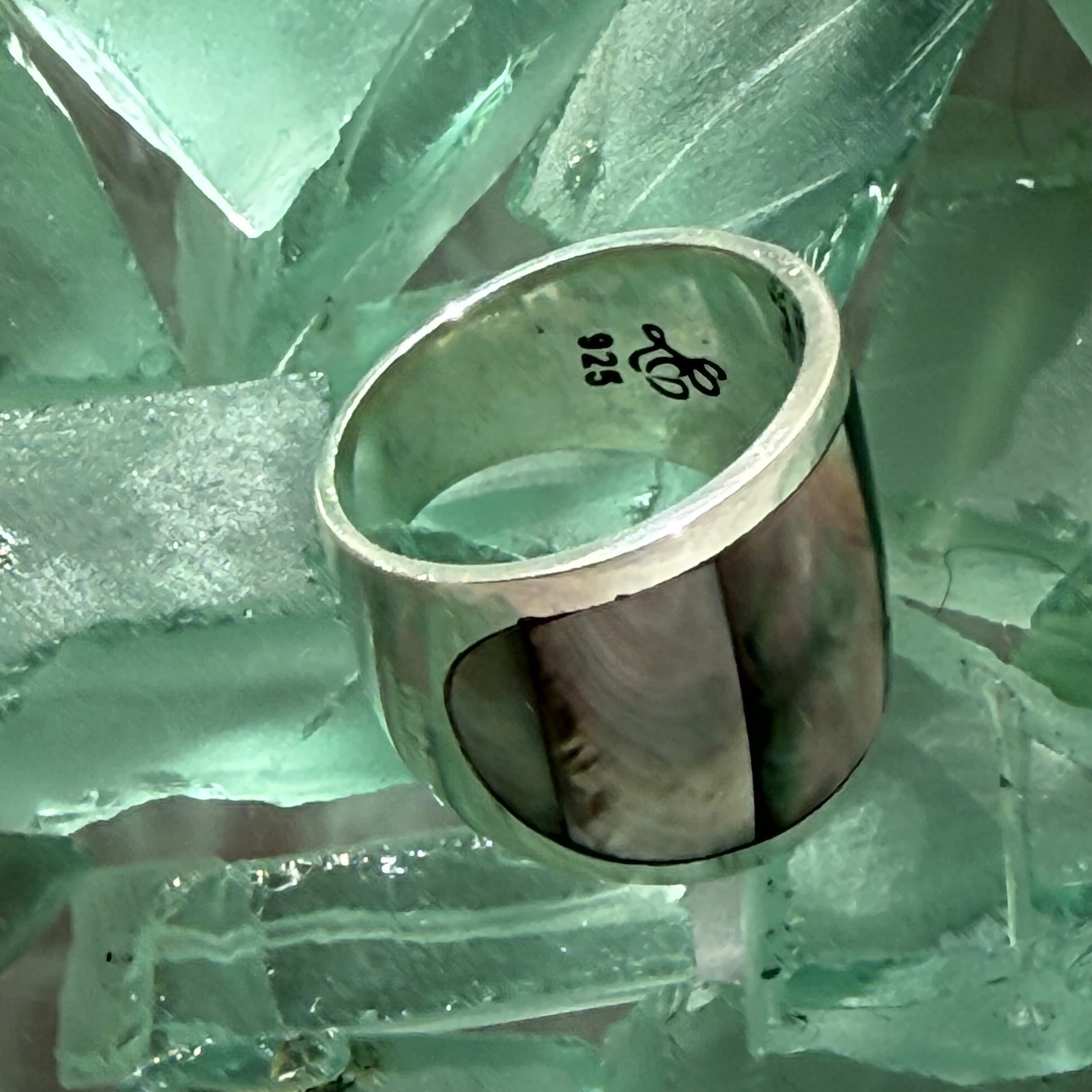 Mother of Pearl Curve Ring - Black or White