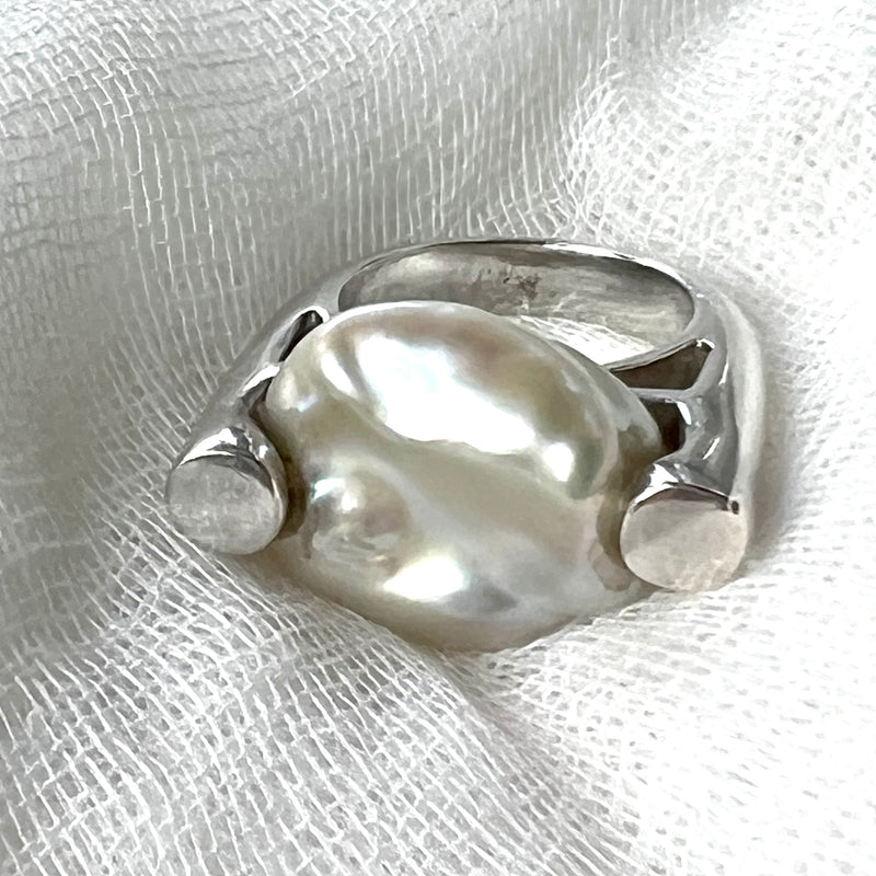 Statement Solitaire Pearl Ring