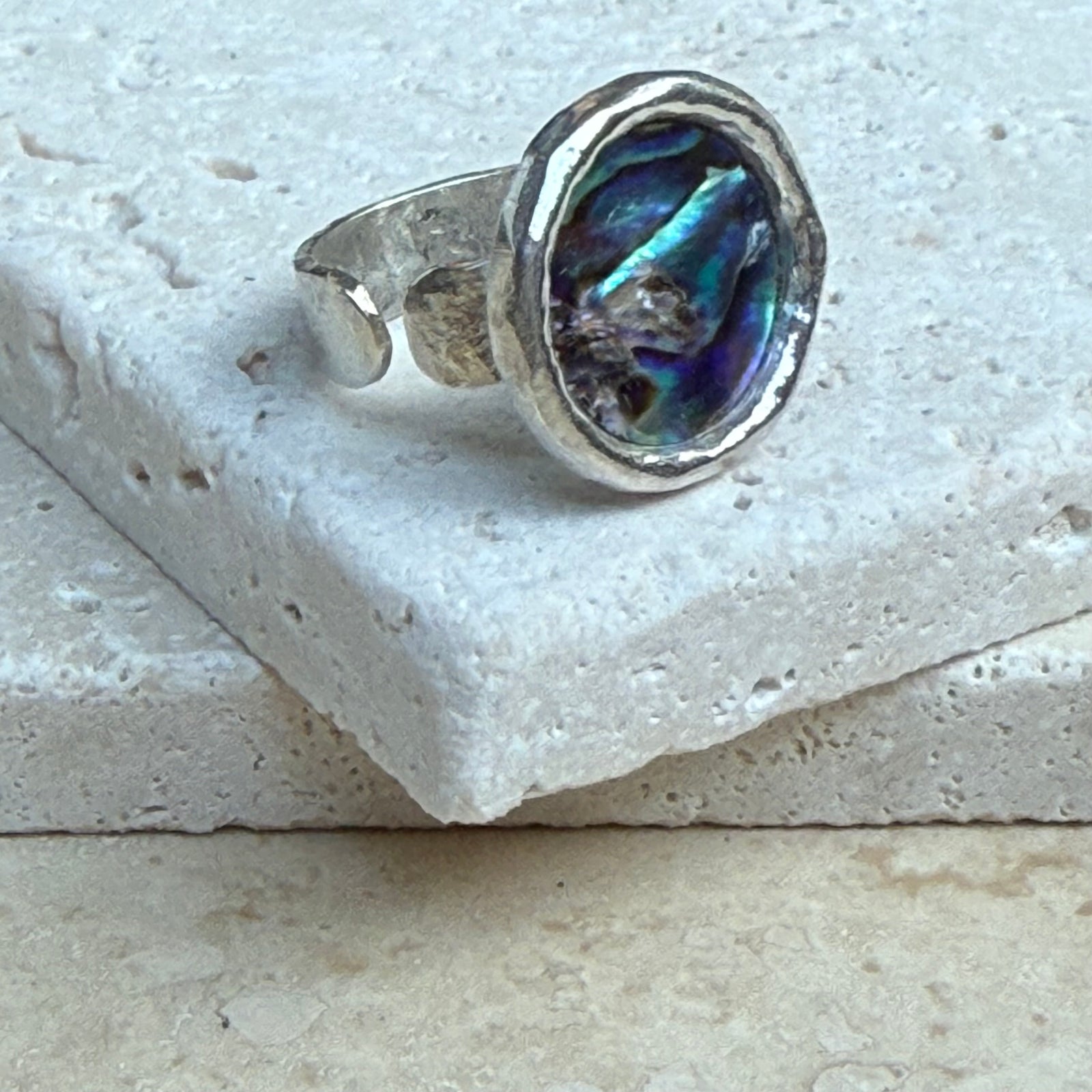 Brava - Adjustable Ring in Mother of Pearl and Paua shell