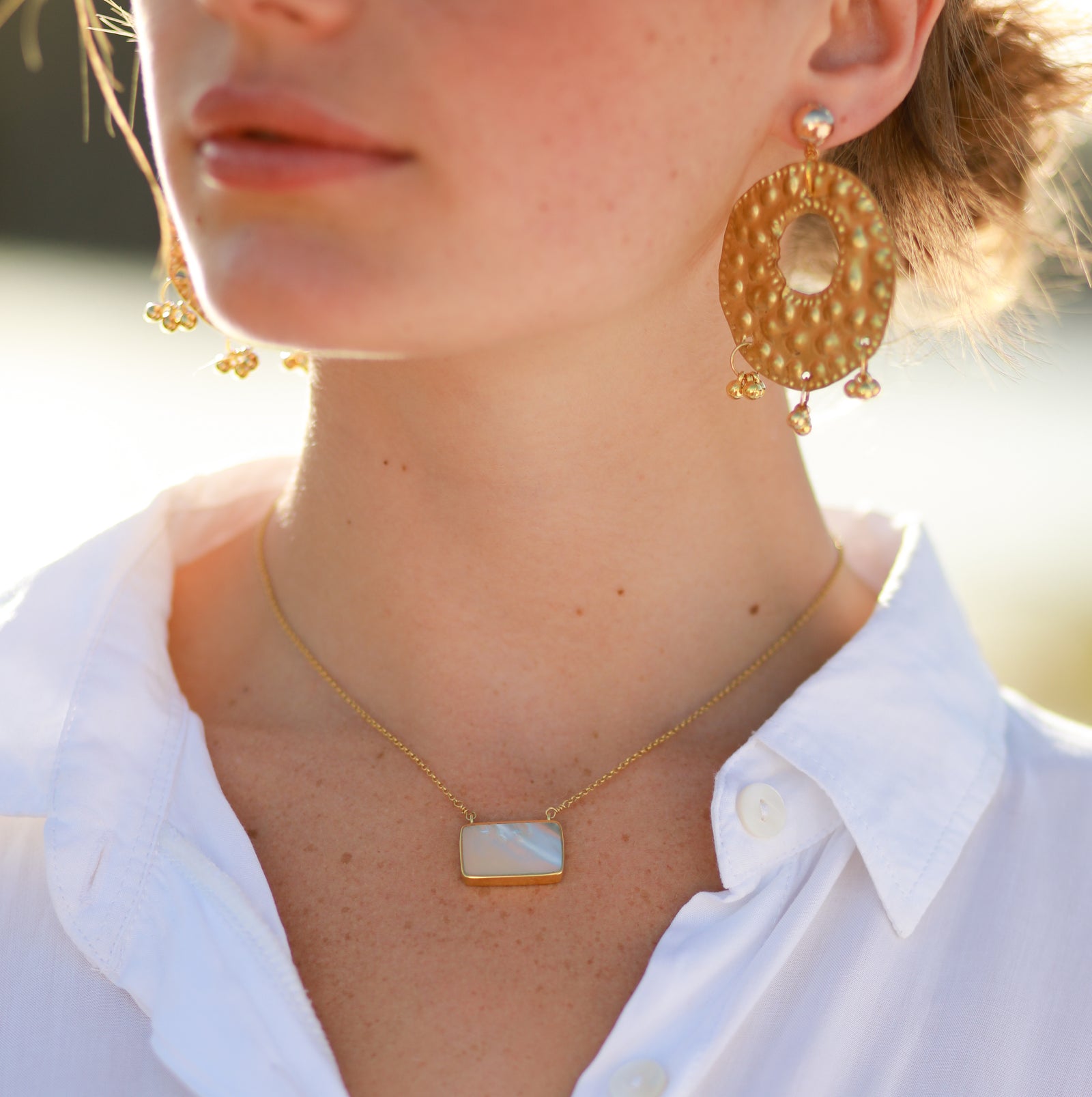 MOTHER OF PEARL NECKLACE IN SILVER OR GOLD