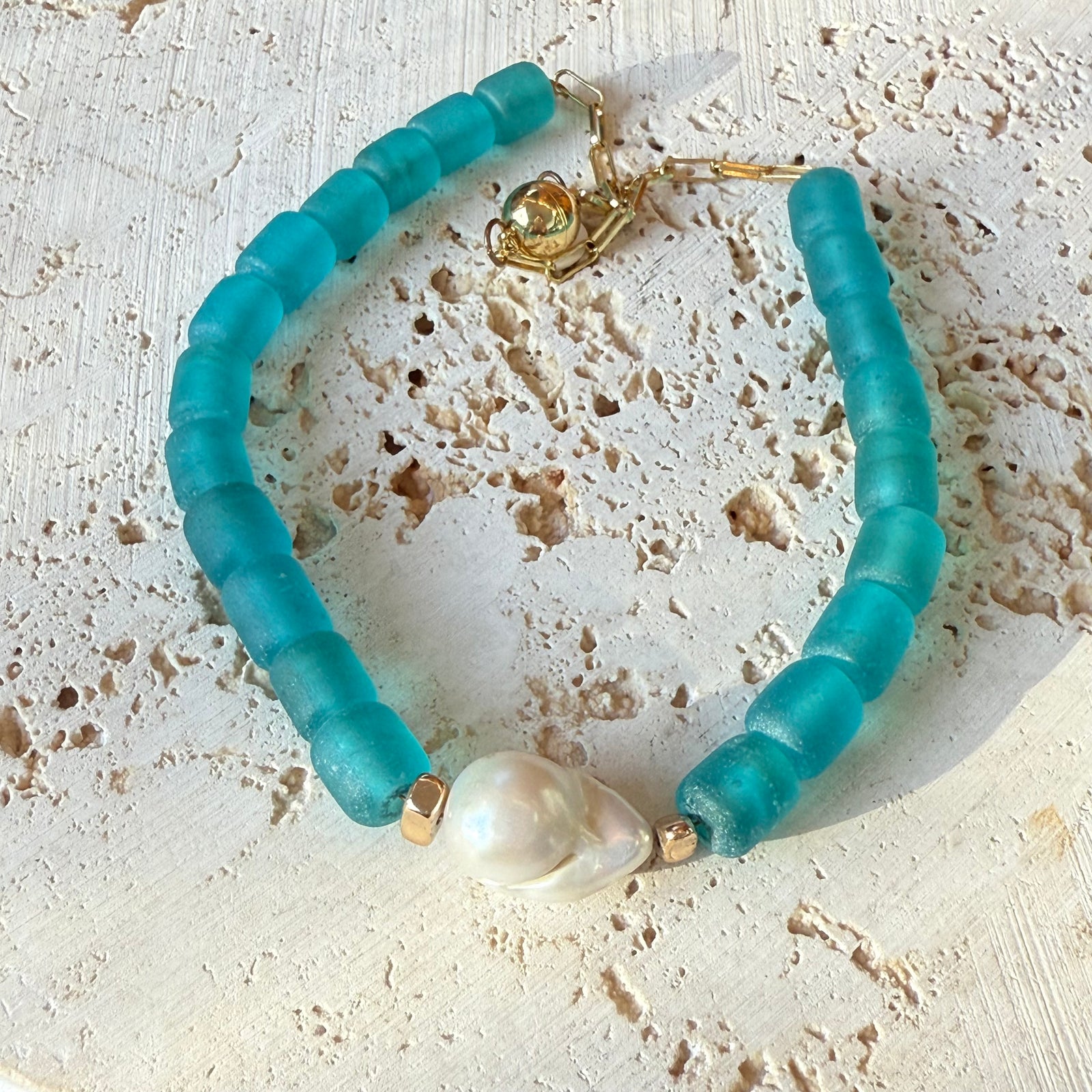 Nice - Glass and Baroque Pearl Necklace