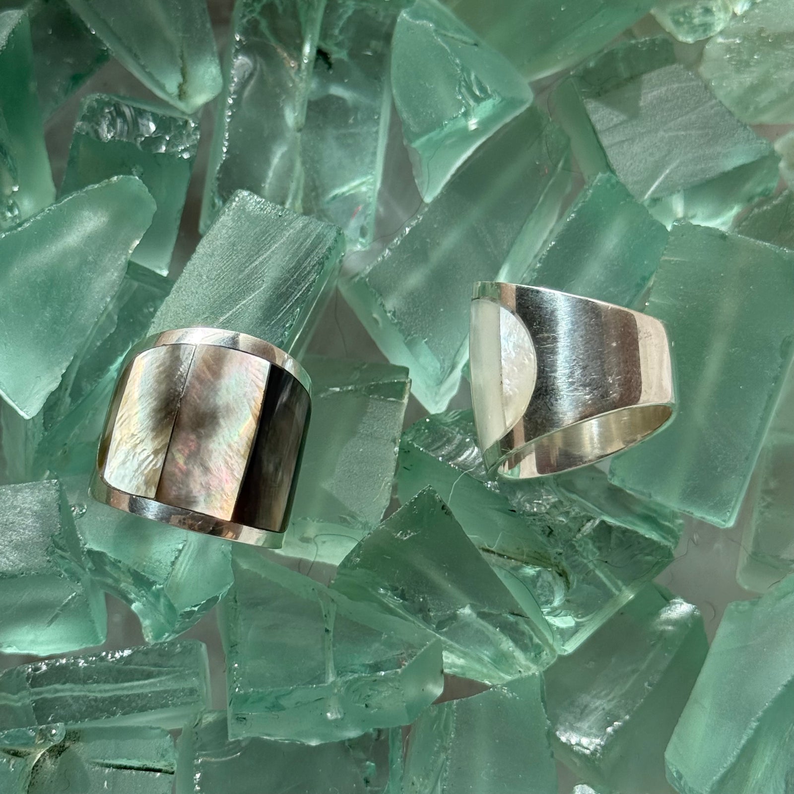 Mother of Pearl Curve Ring - Black or White