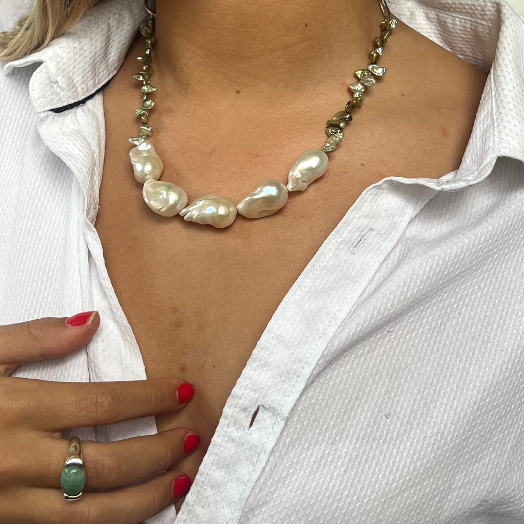 Baroque Pearl and green Pearl Necklace