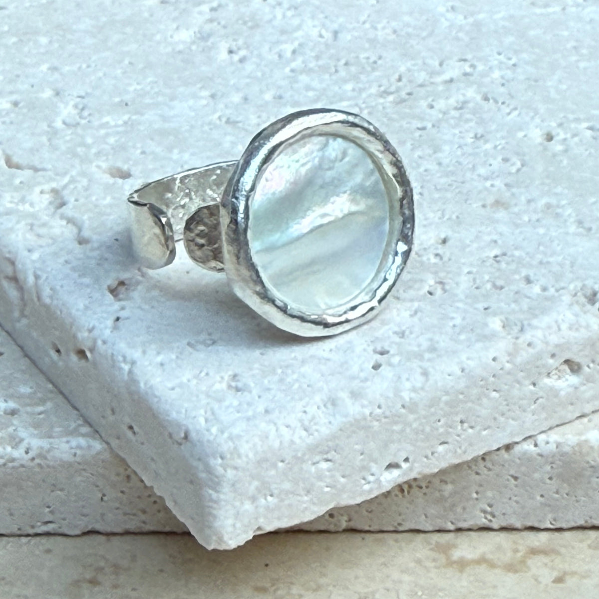 Brava - Adjustable Ring in Mother of Pearl and Paua shell