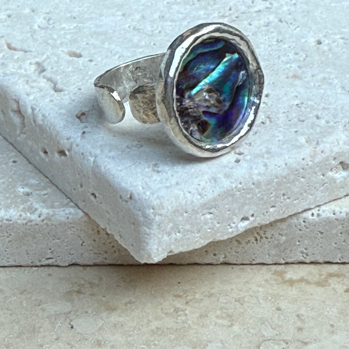 Brava - Adjustable Ring in Mother of Pearl and Paua shell