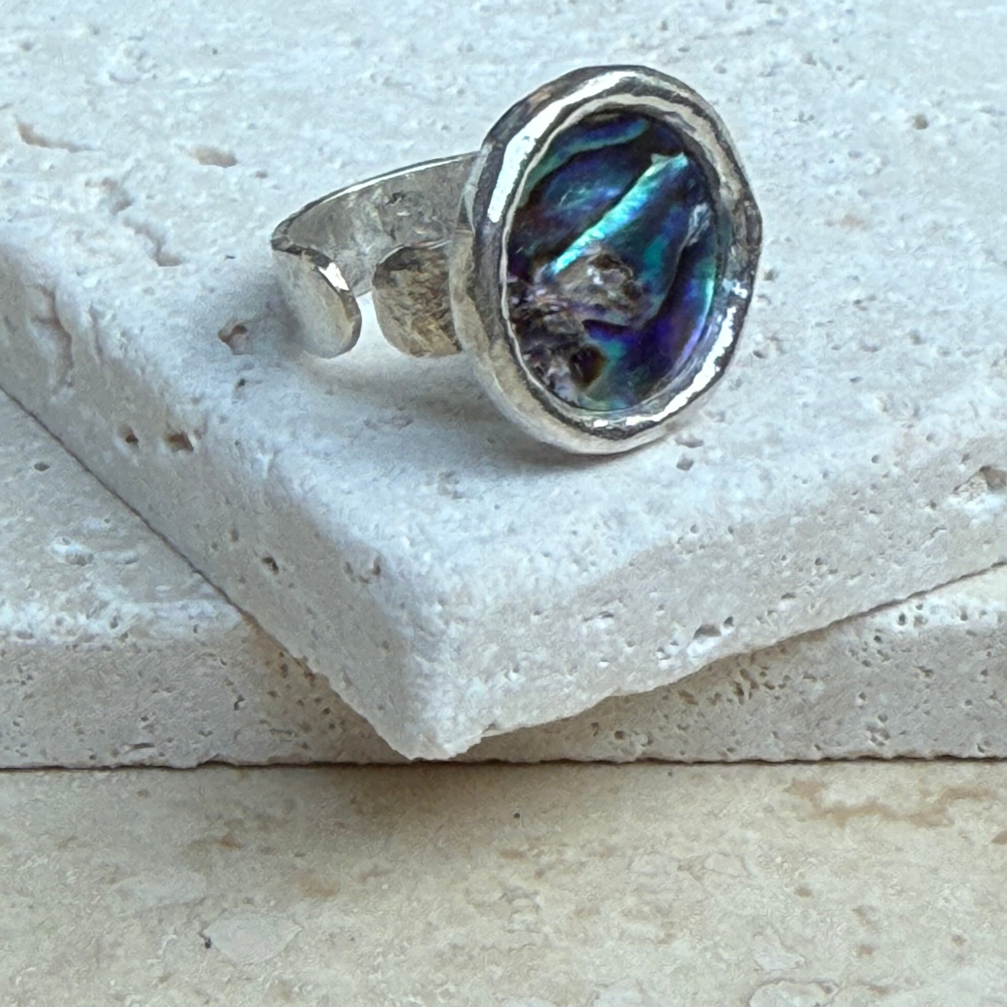 Brava - Adjustable Ring in Mother of Pearl and Paua shell