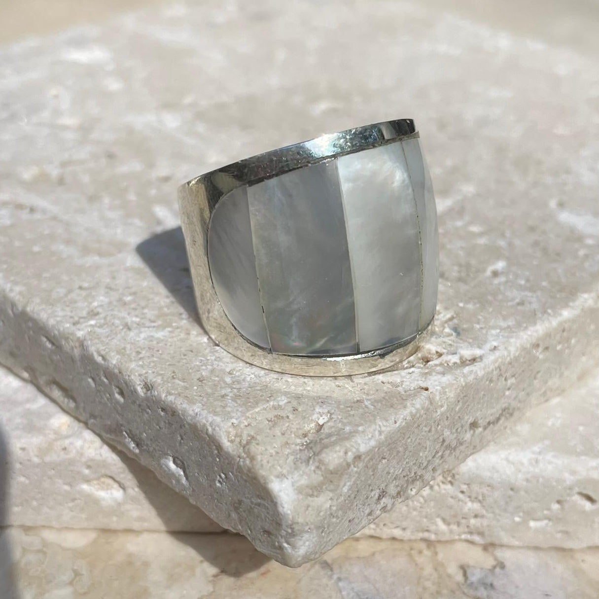 Mother of Pearl Curve Ring - Black or White