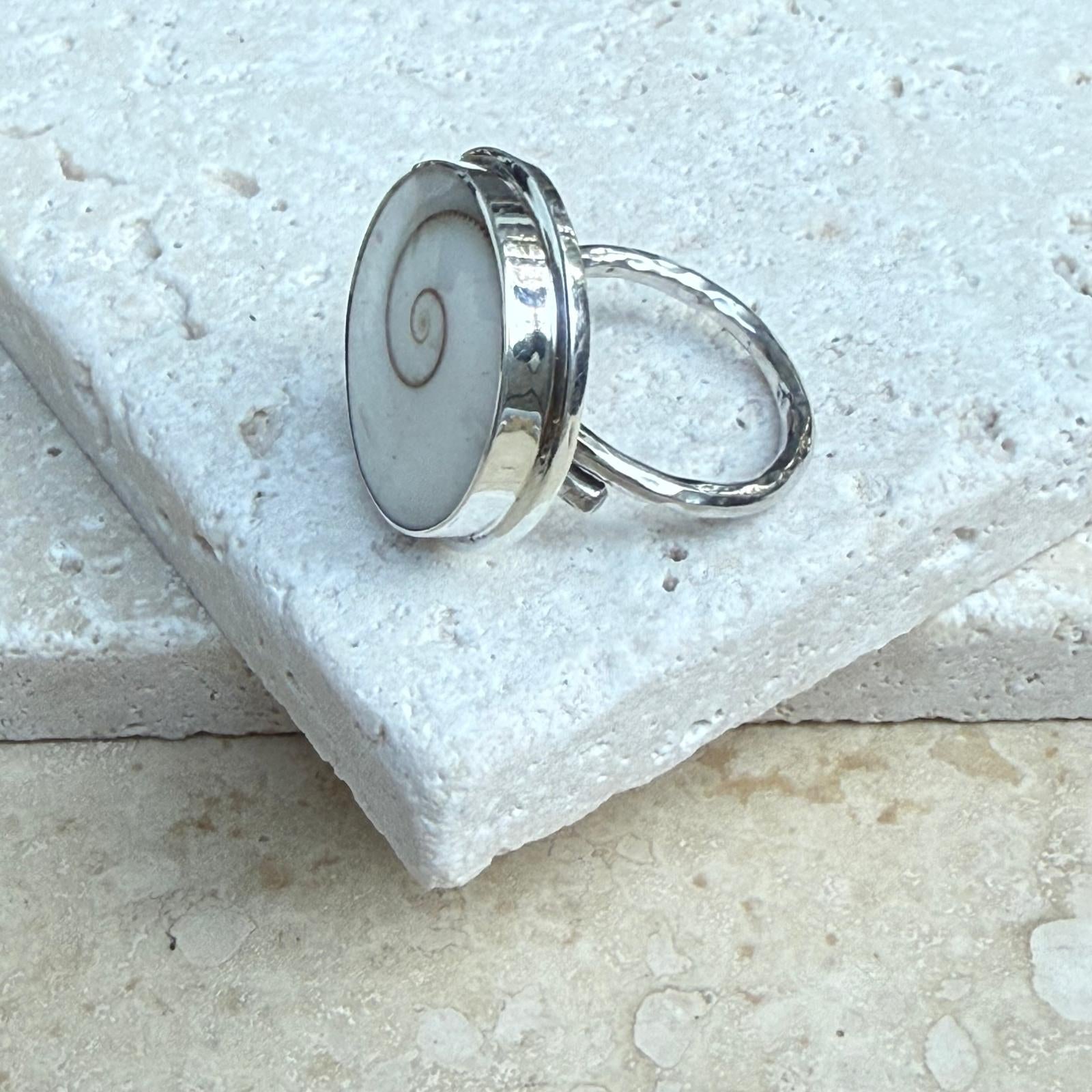 Eye of Lucia - adjustable ring