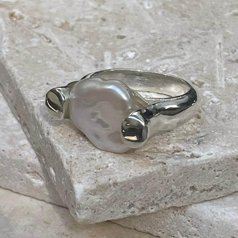 Biarritz - Statement Solitaire Pearl Ring
