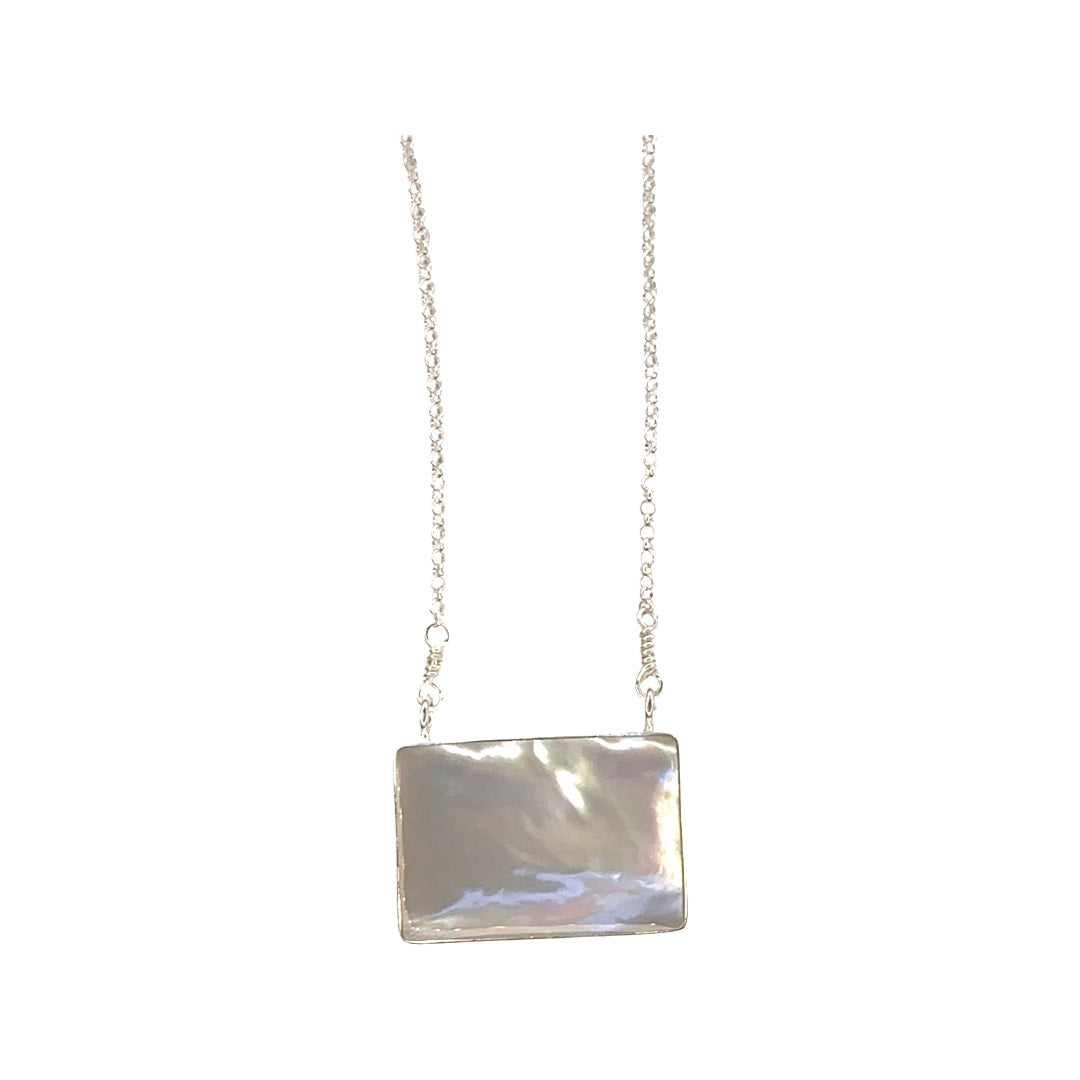 MOTHER OF PEARL NECKLACE IN SILVER OR GOLD